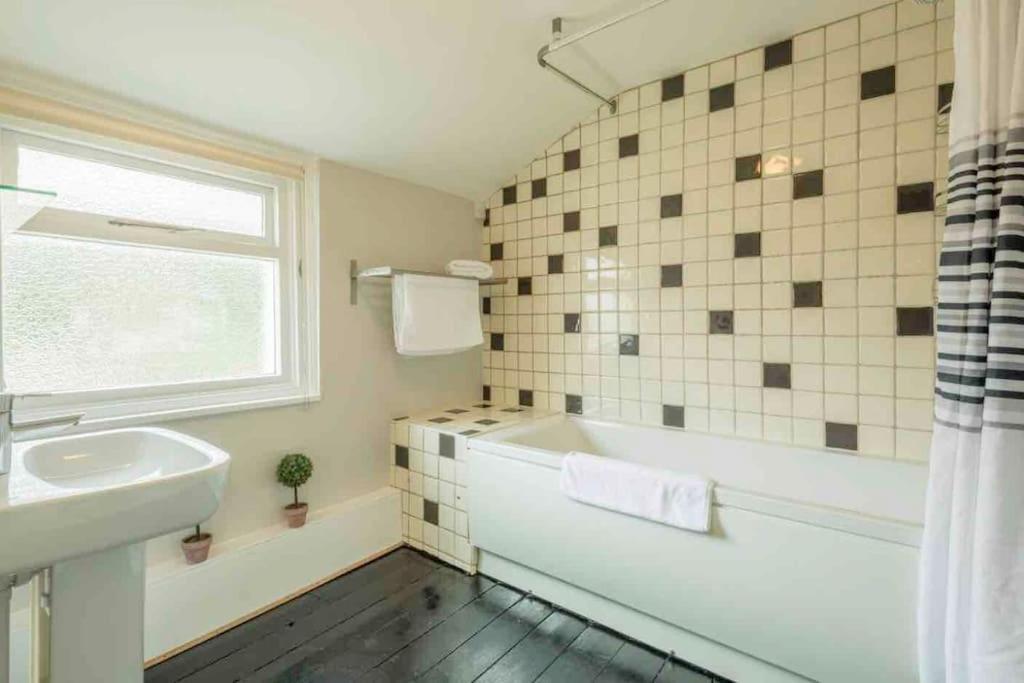 Cambridge 3 Bedroom Flat With Private Parking Esterno foto